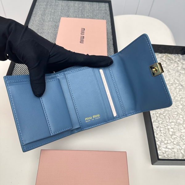 超激安ブランド財布偽物素材ディテール